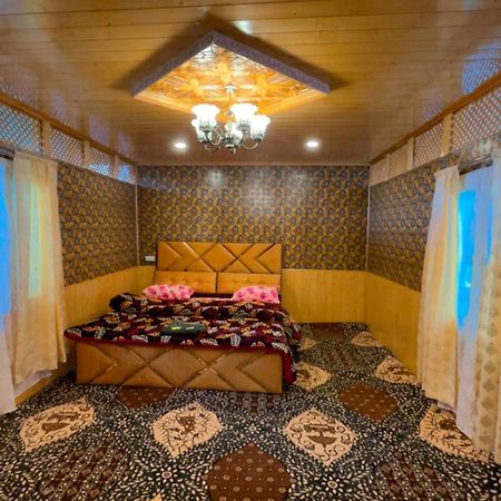 Hb Nancy Group Of Houseboats Otel Srīnagar Dış mekan fotoğraf