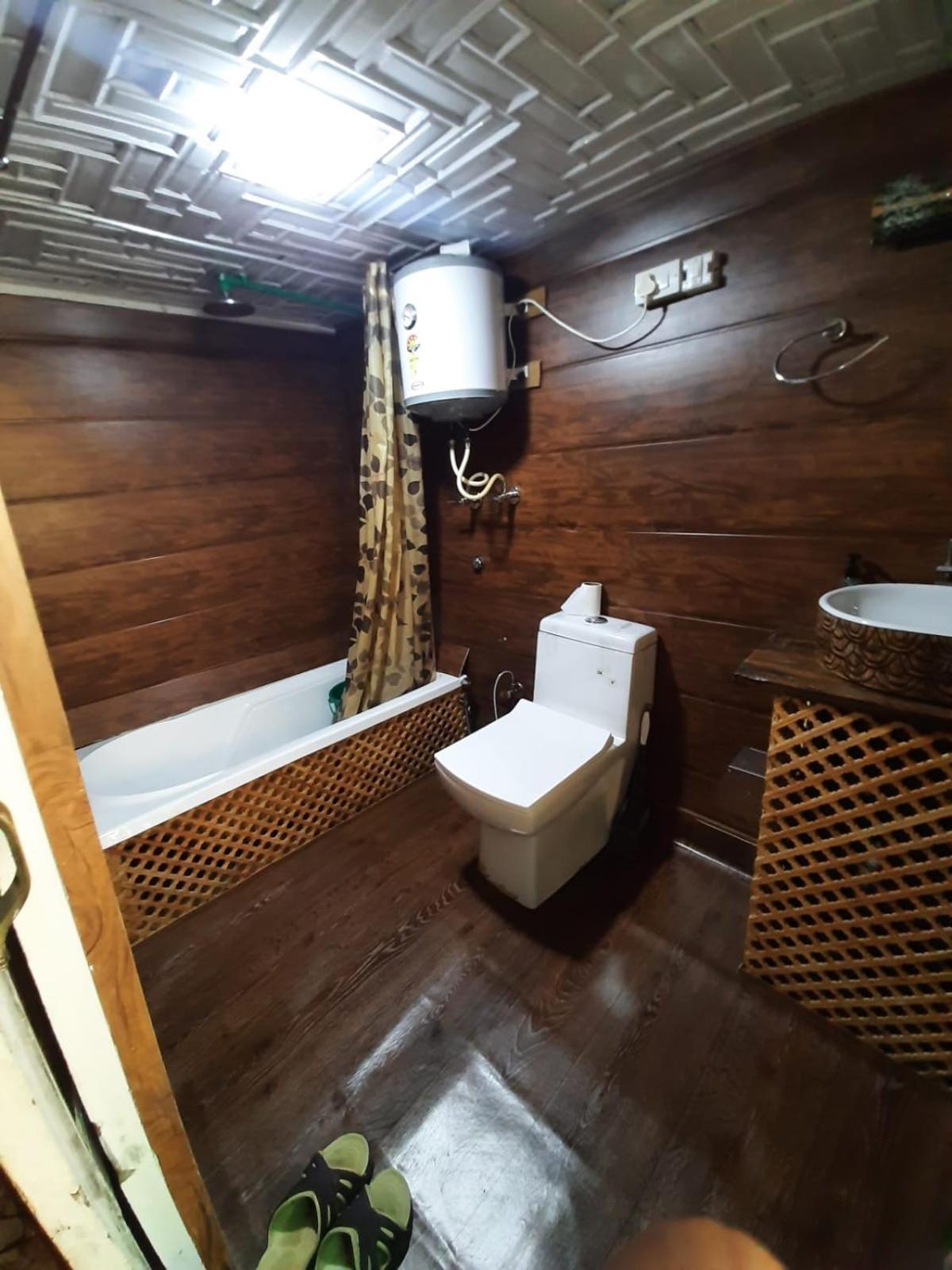 Hb Nancy Group Of Houseboats Otel Srīnagar Dış mekan fotoğraf