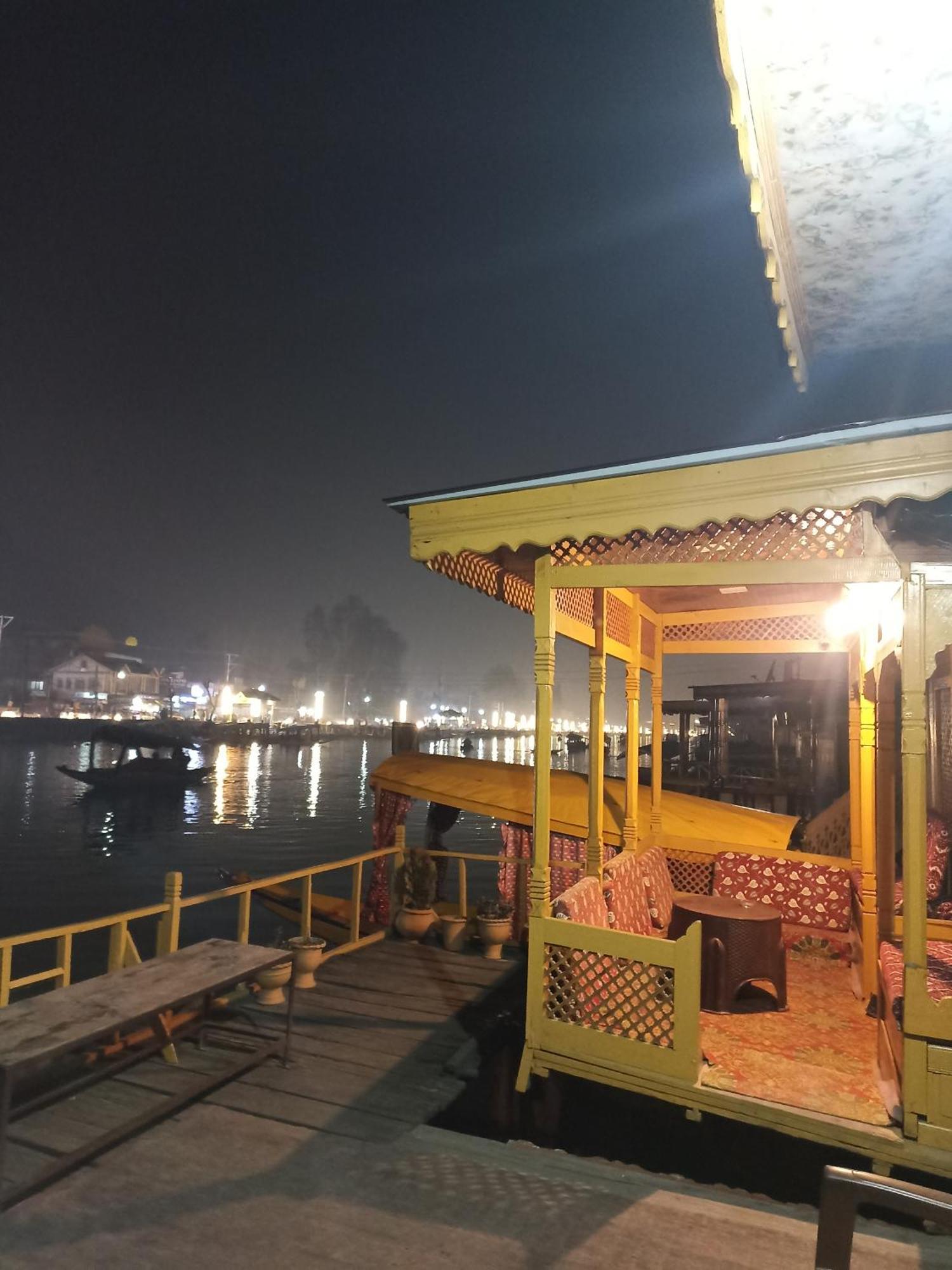 Hb Nancy Group Of Houseboats Otel Srīnagar Dış mekan fotoğraf