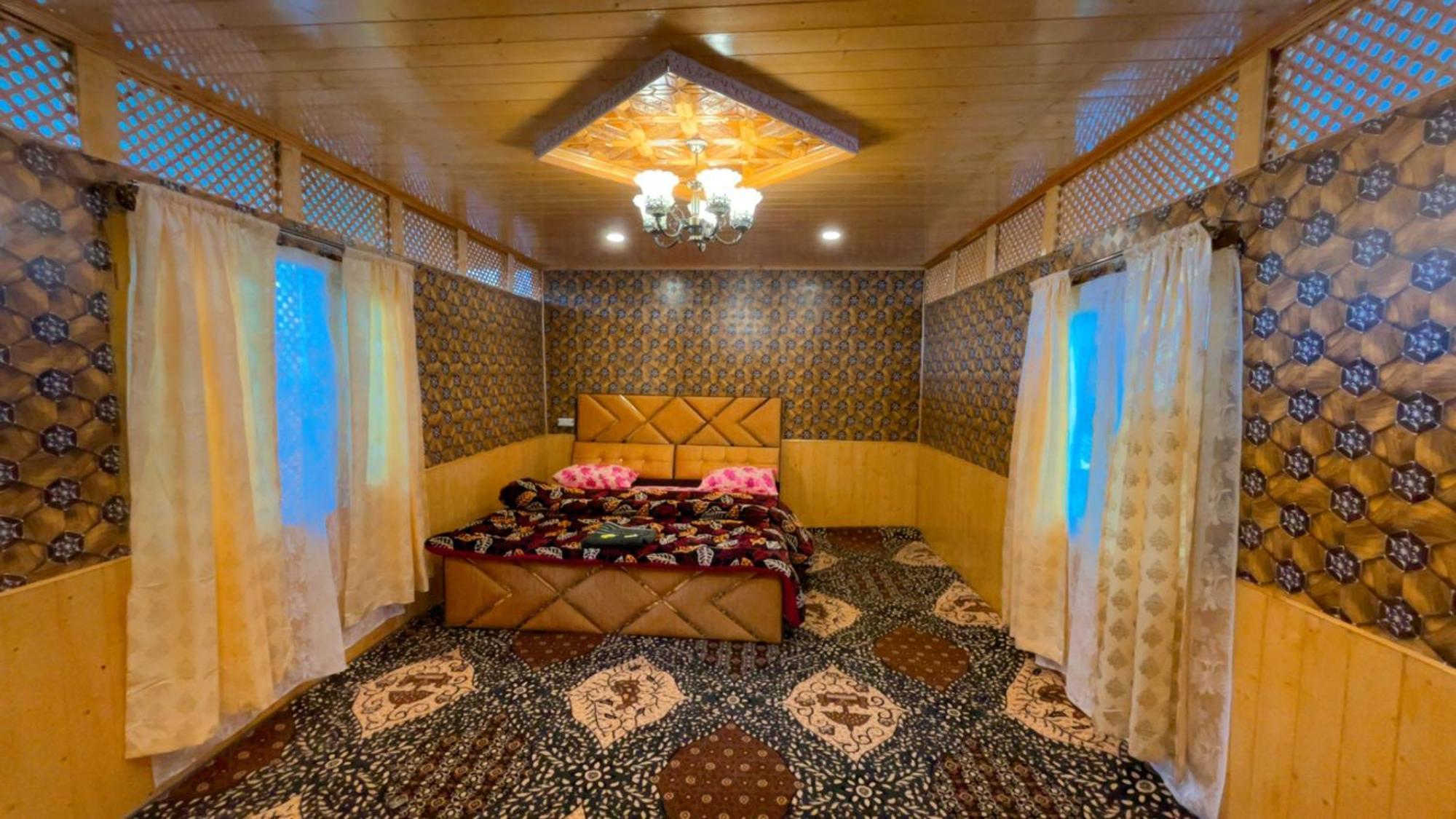 Hb Nancy Group Of Houseboats Otel Srīnagar Dış mekan fotoğraf